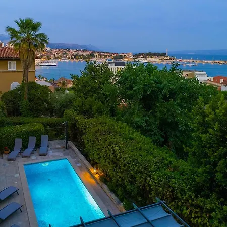 Villa Stone Majestic W Pool - Center