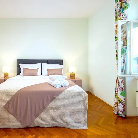 Stone Majestic W Pool - Center *