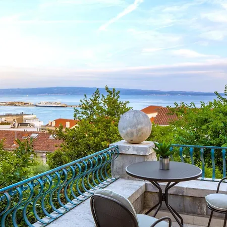 Villa Stone Majestic W Pool - Center Split