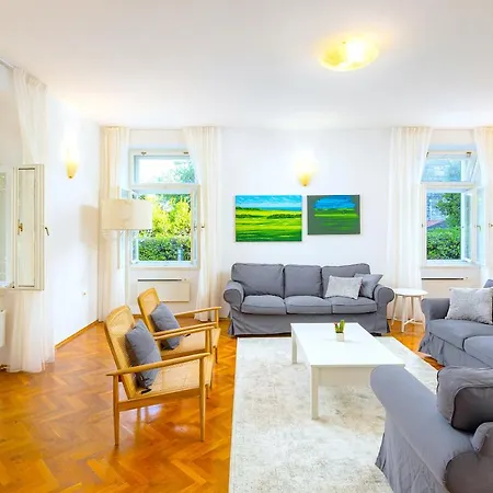 Stone Majestic W Pool - Center *