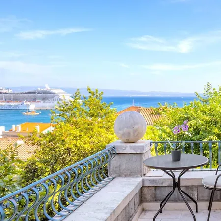 Stone Majestic W Pool - Center * Split