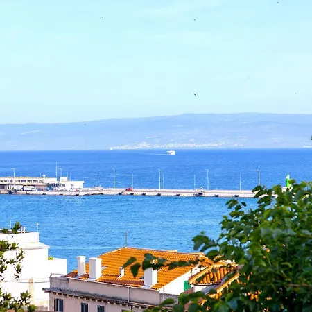 Stone Majestic W Pool - Center Сплит