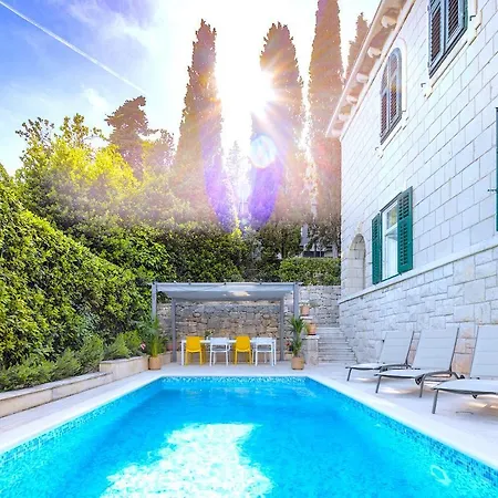 Stone Majestic W Pool - Center Willa