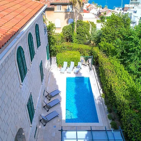 Villa Stone Majestic W Pool - Center