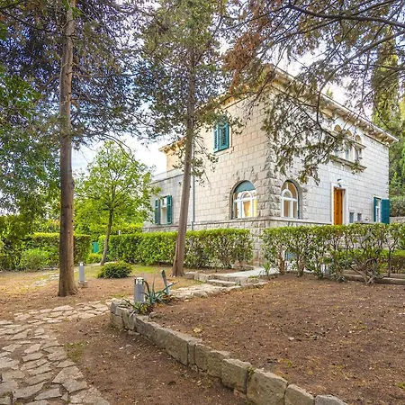 Villa Stone Majestic W Pool - Center
