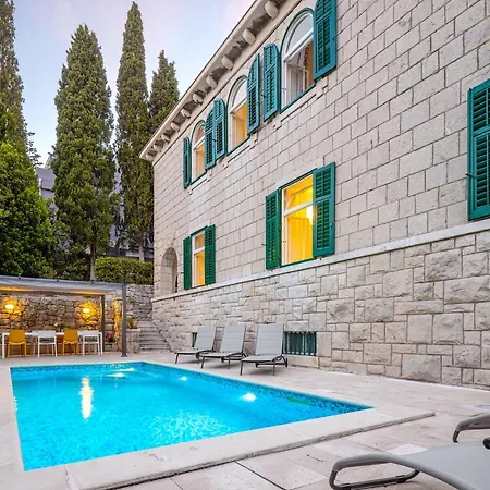 Stone Majestic W Pool - Center *