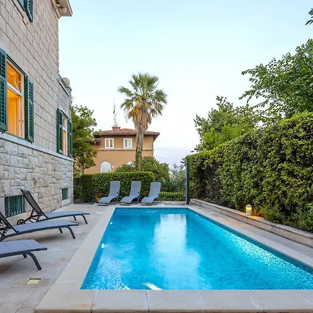 Villa Stone Majestic W Pool - Center Split