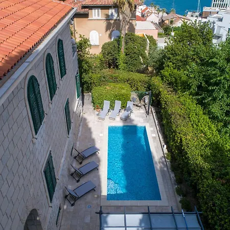 Stone Majestic W Pool - Center Willa