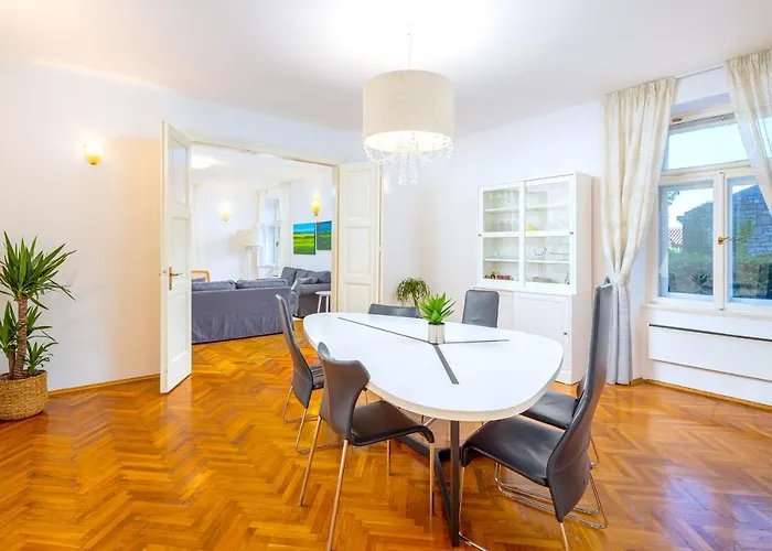 Stone Majestic W Pool - Center * 斯普利特