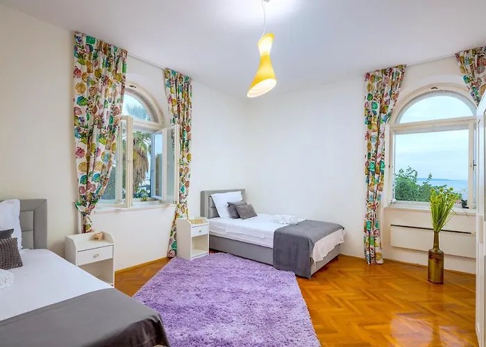 Stone Majestic W Pool - Center *