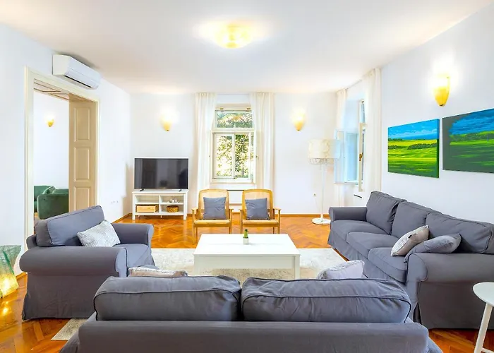 Stone Majestic W Pool - Center * 斯普利特