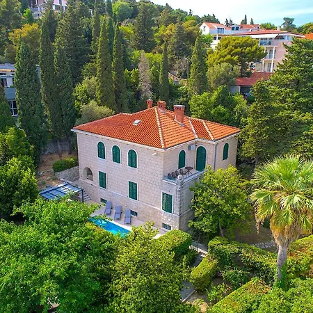 Villa Stone Majestic W Pool - Center