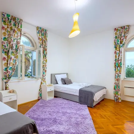 Stone Majestic W Pool - Center *